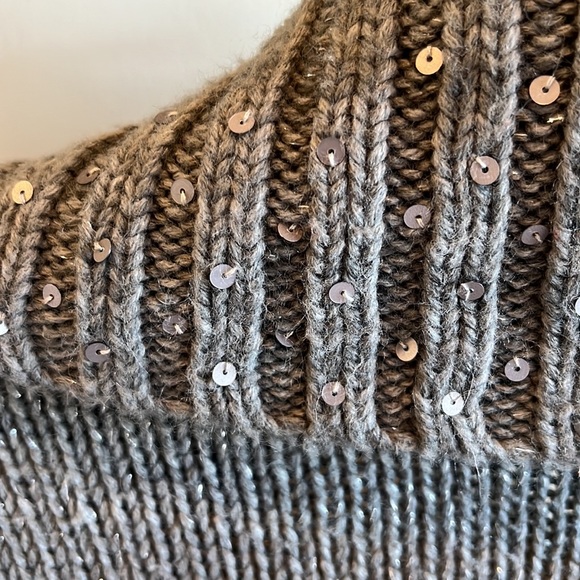 Comfy Sweater Gray Sequin Collar Plunge Neck Roomy Womens Medium - Picture 7 of 16